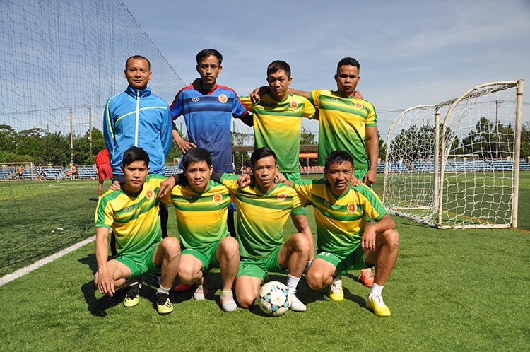 Đội bóng Hồng Lạc tham dự giải cấp tỉnh năm 2020
