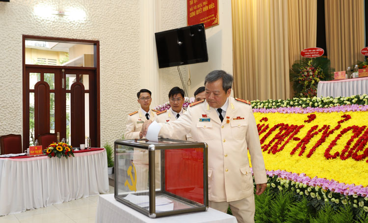 Đồng chí Lê Vinh Quy được tín nhiệm bầu giữ chức Bí Thư Đảng uỷ Công an tỉnh Lâm Đồng