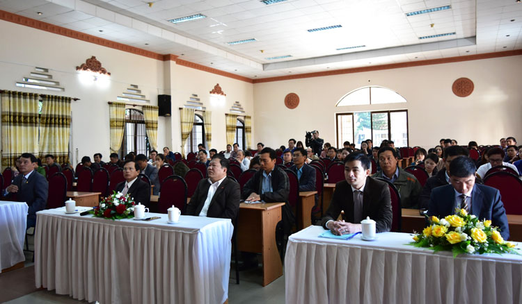 Các đại biểu và học viên tham dự khai mạc lớp tập huấn bồi dưỡng nghiệp vụ công tác Đảng cấp ủy cơ sở