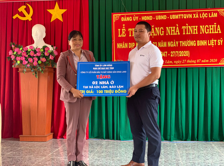 Trao nhà đại đoàn kết cho người dân tại huyện Bảo Lâm