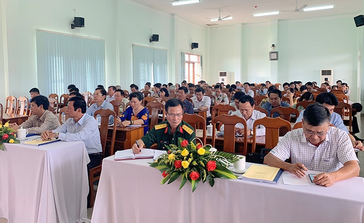 Các đại biểu tham dự kỳ họp thứ 15 HĐND huyện Đạ Tẻh khóa VII 