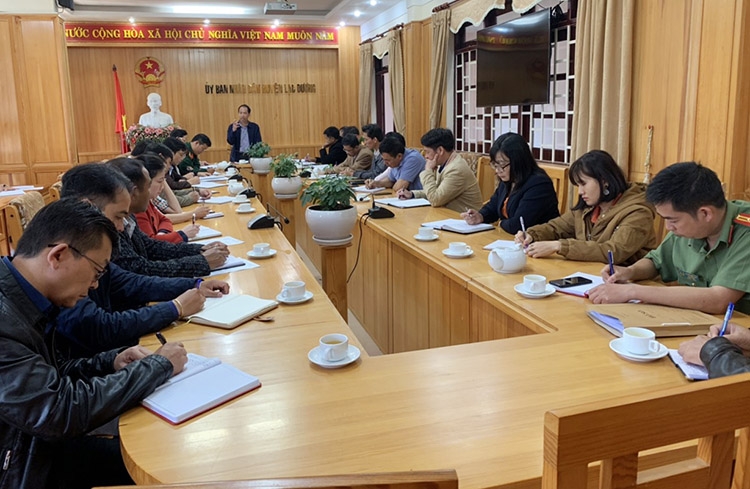Chủ tịch UBND huyện Lạc Dương Sử Thanh Hoài chủ trì buổi họp để tiếp tục triển khai công tác phòng chống dịch bệnh Covid-19 trên địa bàn huyện