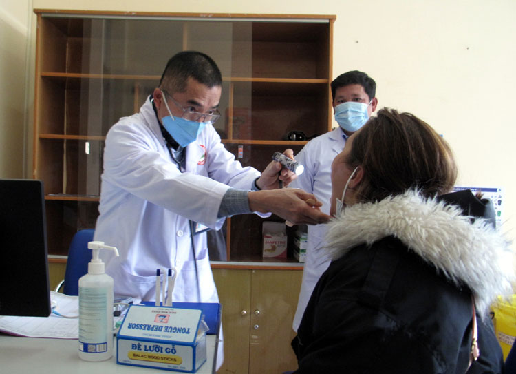Khám sàng lọc bệnh Covid-19 tại Bệnh viện Đa khoa Lâm Đồng