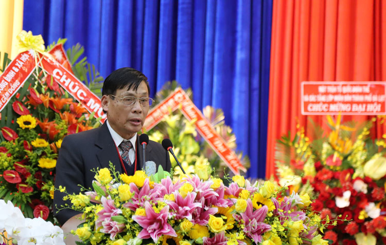 Đồng chí Nguyễn Xuân Kiền (Đảng bộ Phường 4) phát biểu góp ý vào dự thảo văn kiện Đại hội XIII của Đảng