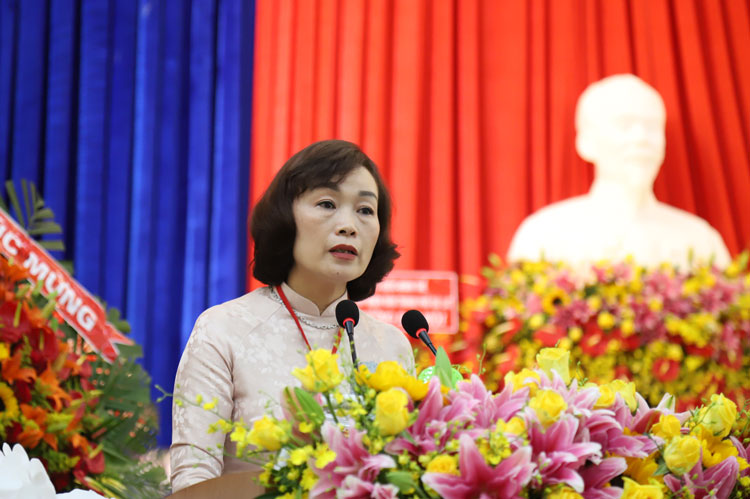 Đồng chí Huỳnh Thị Thanh Xuân – Bí thư Thành ủy Đà Lạt thay mặt Đoàn Chủ tịch điều hành phần bầu cử Ban Chấp hành Đảng bộ thành phố