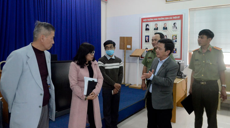 Phó Chủ tịch UBND tỉnh Lâm Đồng Phan Văn Đa kiểm tra tại điểm thi Trường THPT Chuyên Thăng Long – Đà Lạt