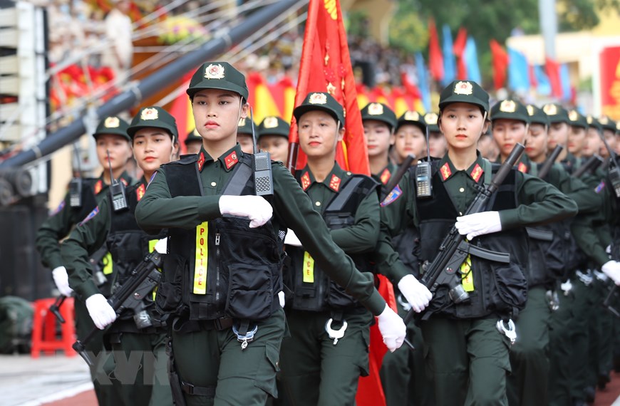 Khối cảnh sát đặc nhiệm diễu hành tại lễ khai mạc. (Ảnh: Dương Giang/TTXVN)