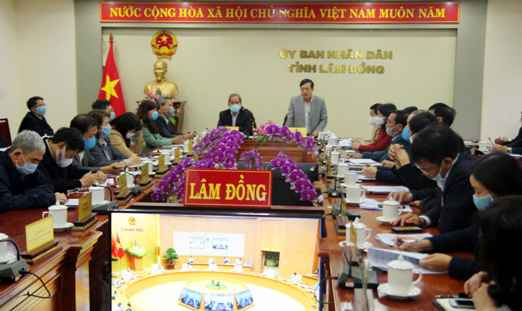 Chủ tịch UBND tỉnh Lâm Đồng Đoàn Văn Việt báo cáo tại hội nghị trực tuyến Thường trực Chính phủ về tình hình phòng chống dịch Covid-19 tại địa phương