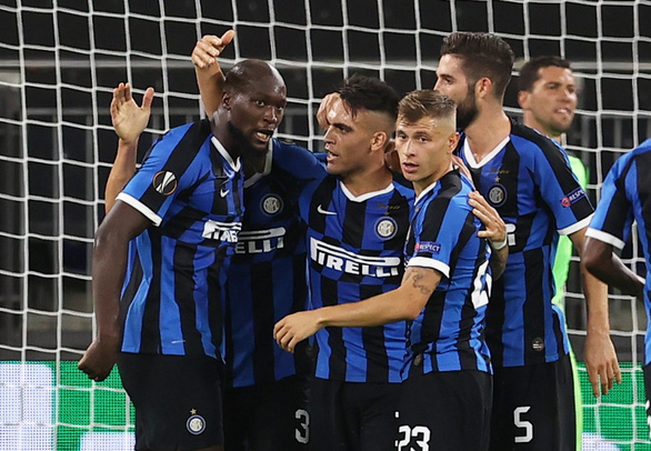 Niềm vui của các cầu thủ Inter sau khi Lukaku mở tỉ số