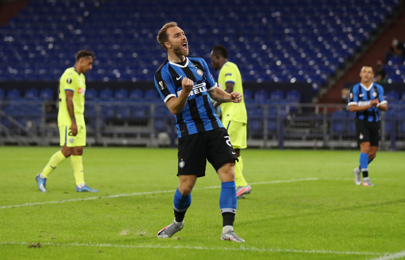 Christian Eriksen ăn mừng bàn nâng tỉ số lên 2-0 cho Inter