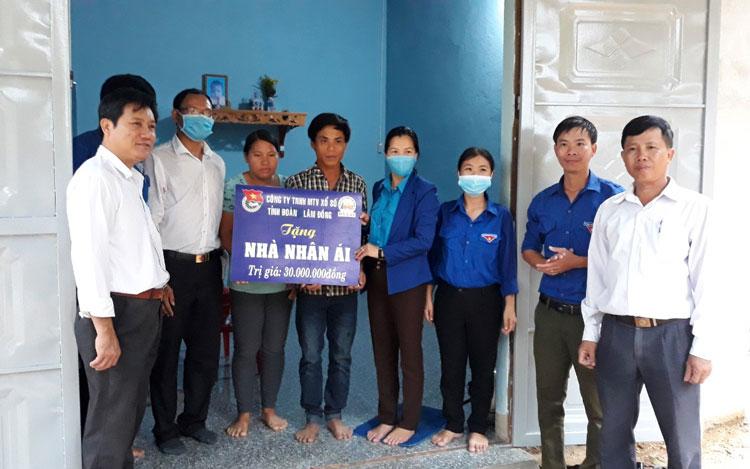 Tỉnh Đoàn Lâm Đồng hỗ trợ 30 triệu đồng xây nhà nhân ái