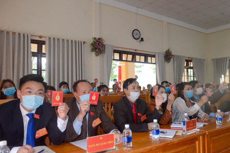 Bầu 38 đồng chí vào Ban Chấp hành Đảng bộ huyện Lạc Dương khóa XI, nhiệm kỳ 2020 - 2025