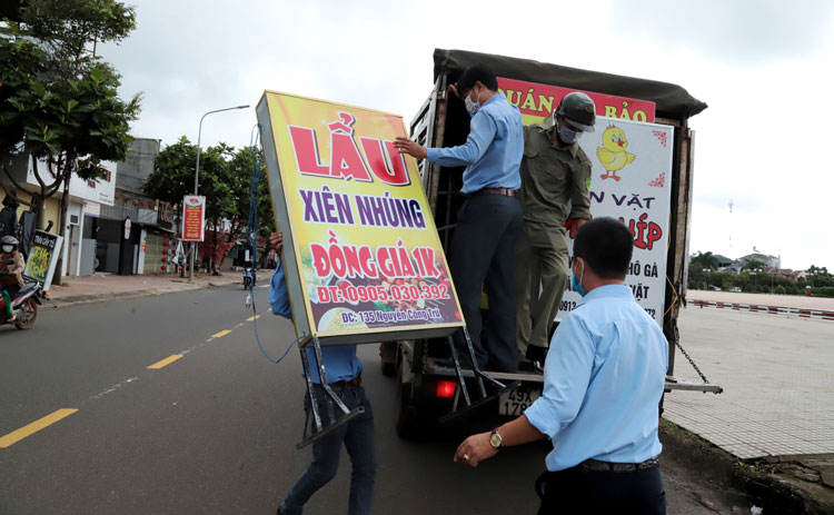 Ra quân lập lại trật tự đô thị, an toàn giao thông trên địa bàn TP Bảo Lộc