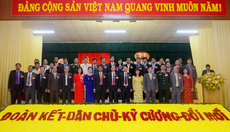 Ban Chấp hành Đảng bộ huyện khóa XI, nhiệm kỳ 2020 - 2025 ra mắt Đại hội