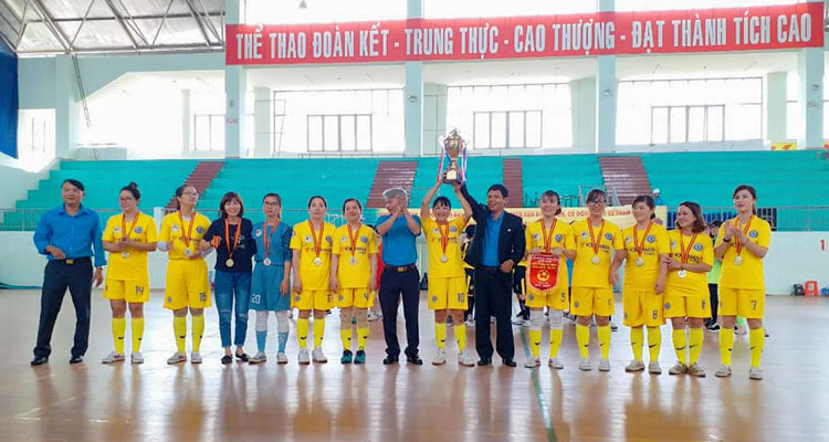 Nữ CNVCLĐ huyện Lâm Hà tích cực tham gia phong trào thể dục - thể thao do LĐLĐ huyện tổ chức