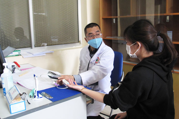 Khám sàng lọc bệnh Covid-19 tại Bênh viện Đa khoa Lâm Đồng