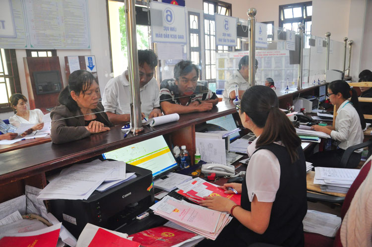 Tiếp nhận hồ sơ tại bộ phận một cửa huyện Di Linh