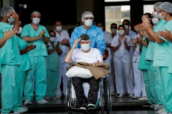 Hàng chục bệnh nhân trăm tuổi ở Mexico đánh bại COVID-19