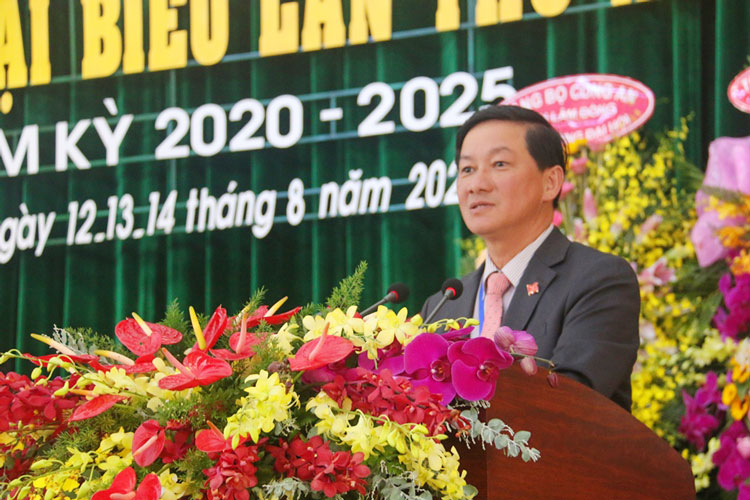Đồng chí Trần Đức Quận - Phó Bí thư Thường trực Tỉnh ủy, Chủ tịch HĐND tỉnh Lâm Đồng phát biểu chỉ đạo Đại hội