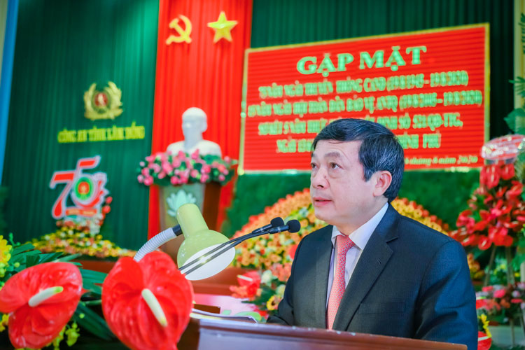 Chủ tịch UBND tỉnh Lâm Đồng Đoàn Văn Việt phát biểu chúc mừng và chỉ đạo tại buổi gặp mặt