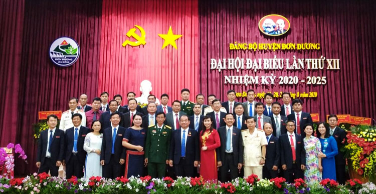 Ban Chấp hành Đảng bộ huyện khóa XII ra mắt Đại hội