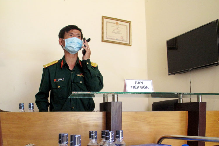 Trung tá, bác sĩ Trần Văn Lao thường trực chỉ huy công tác chống dịch tại Khu cách ly tập trung Bệnh xá H32 - Bộ CHQS Lâm Đồng