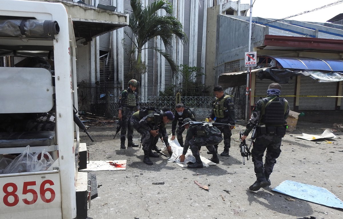 Ít nhất 15 người thiệt mạng trong 2 vụ nổ làm rung chuyển Philippines