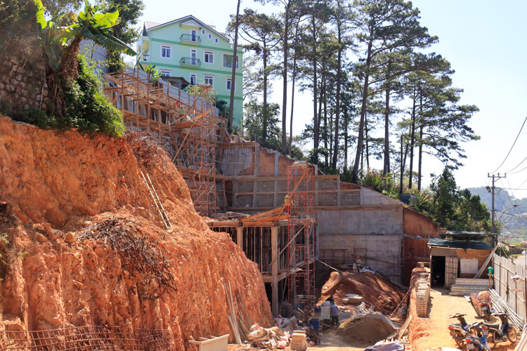 Công trình Khách sạn Diamon Hill đang bị thu hồi giấy phép xây dựng, đình chỉ thi công công trình