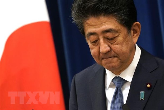 Thủ tướng Nhật Bản Abe Shinzo trong cuộc họp báo ở Tokyo ngày 28/8. (Ảnh: AFP/TTXVN)