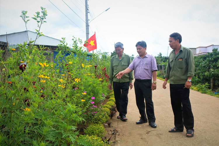 Khoác lên mình diện mạo mới, người dân Thôn 7, xã Gia Hiệp, huyện Di Linh đang từng ngày phấn đấu xây dựng, quyết tâm về đích là khu dân cư kiểu mẫu vào cuối năm 2020