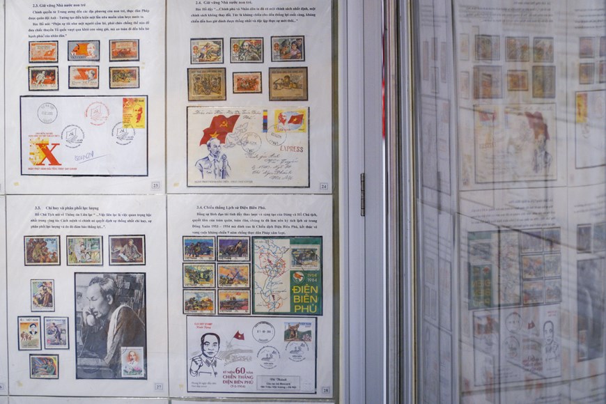 Nhân dịp này, Bảo tàng Hồ Chí Minh phối hợp với Tổng Công ty Bưu Điện Việt Nam, Hội Tem Việt Nam trưng bày một số bộ sưu tập tem chủ đề "Chủ tịch Hồ Chí Minh và Đảng Cộng sản Việt Nam với sự nghiệp đấu tranh giành độc lập dân tộc, thống nhất đất nước, xây dựng và bảo vệ Tổ quốc" gồm 320 phơi tem với hàng ngàn mẫu tem và vật phẩm bưu chính