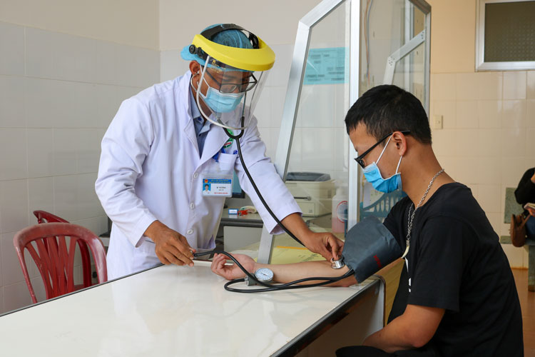 Trung tâm Y tế huyện Di Linh kiểm soát chặt chẽ, phân luồng, bố trí khu cách ly ngay từ những ngày đầu dịch bùng phát trở lại