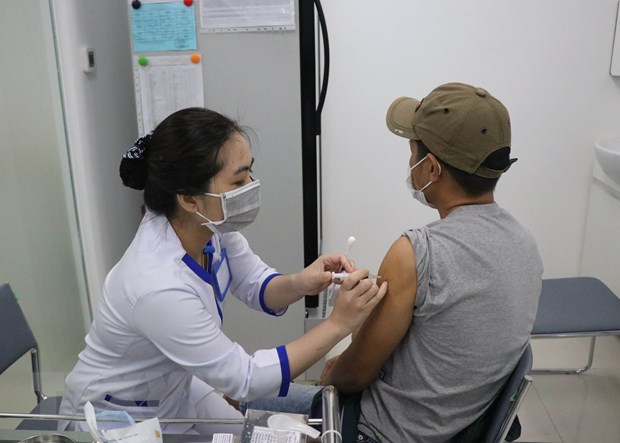Người dân thành phố Buôn Ma Thuột, tỉnh Đắk Lắk chủ động tiêm chủng vắcxin phòng bệnh bạch hầu