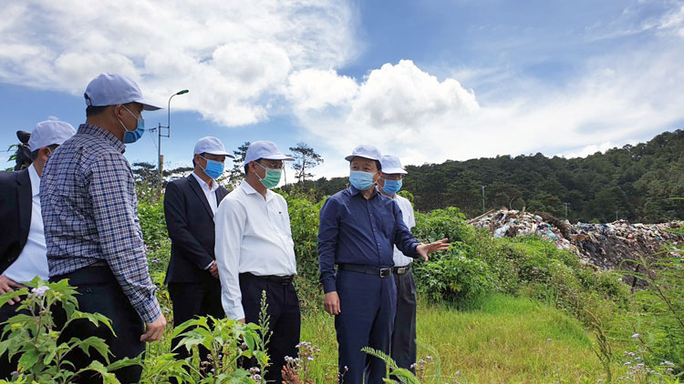 Đoàn công tác của Bộ Tài nguyên và Môi trường do Bộ trưởng Trần Hồng Hà dẫn đầu kiểm tra thực tế bãi rác Cam Ly