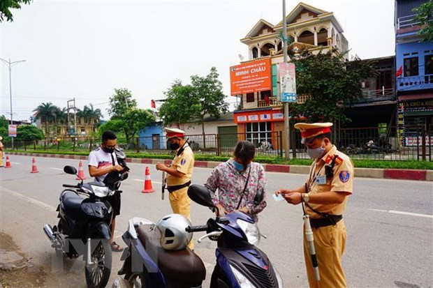 Lực lượng cảnh sát giao thông thực hiện tuần tra kiểm soát điều kiện hoạt động của các phương tiện giao thông