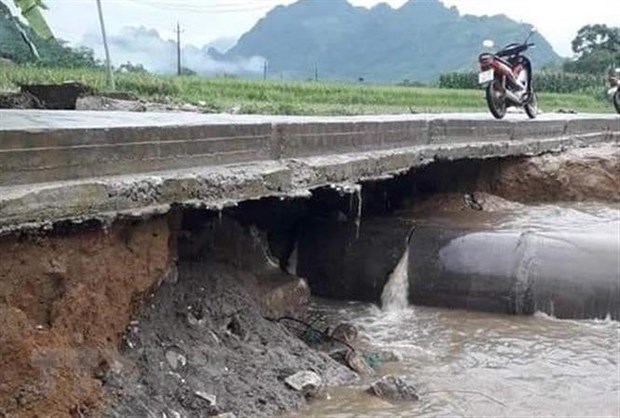 Nhiều tuyến đường Yên Bái bị sạt do ảnh hưởng của mưa lớn