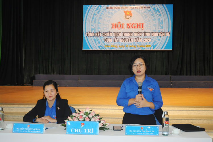 Đồng chí Nguyễn Thị Thu Vân - Ủy viên Ban Thường vụ Trung ương Đoàn, Trưởng Ban Thanh niên Nông thôn Trung ương Đoàn phát biểu tại hội nghị