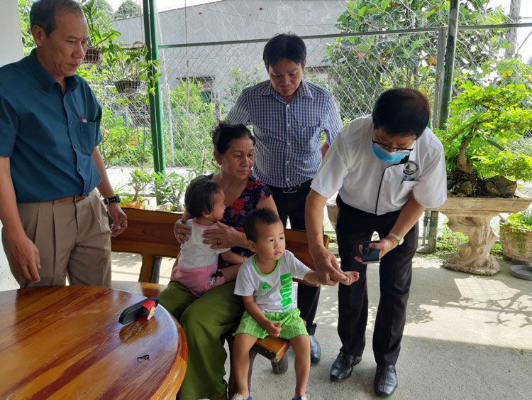 Khám lâm sàng phát hiện bệnh tay chân miệng ở trẻ em tại gia đình tại thị trấn Cát Tiên