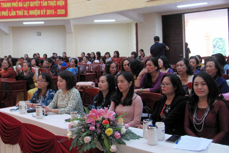 Cán bộ, hội viên phụ nữ TP Đà Lạt hưởng ứng xây dựng môi trường không khói thuốc lá