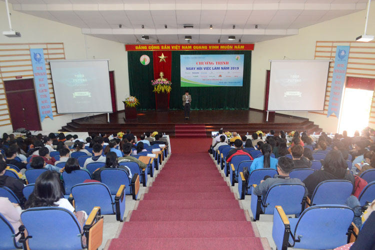 Trường Đại học Đà Lạt tổ chức chương trình Ngày hội việc làm để giúp sinh viên có việc làm sau khi ra trường