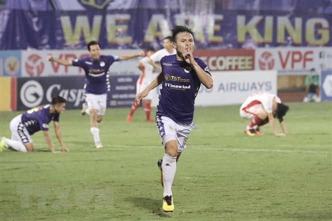 Cầu thủ Quang Hải dứt điểm nâng tỷ số lên 2-1