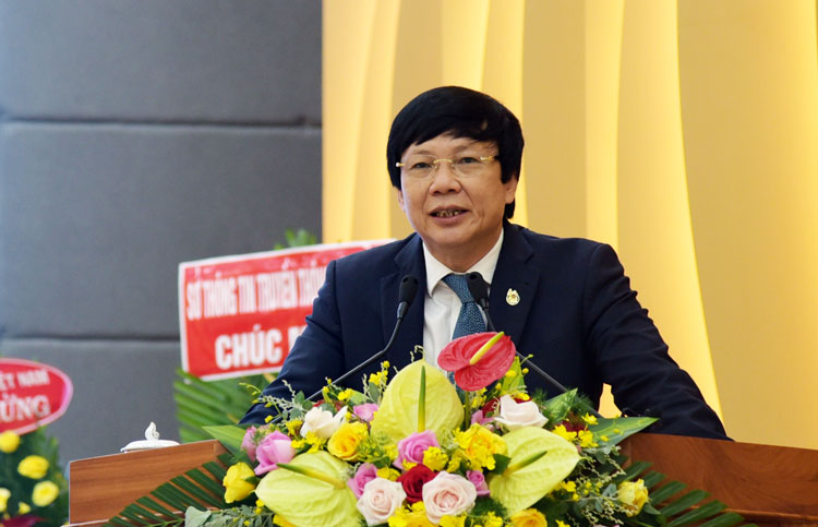Đồng chí Hồ Quang Lợi - Phó Chủ tịch Thường trực Hội Nhà báo Việt Nam phát biểu tại Đại hội