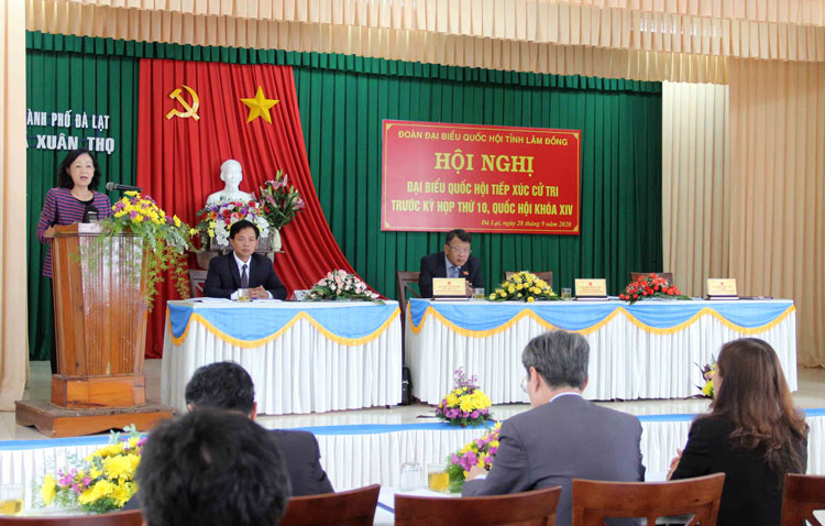 Trưởng Ban Dân vận Trung ương Trương Thị Mai tiếp xúc cử tri Đà Lạt