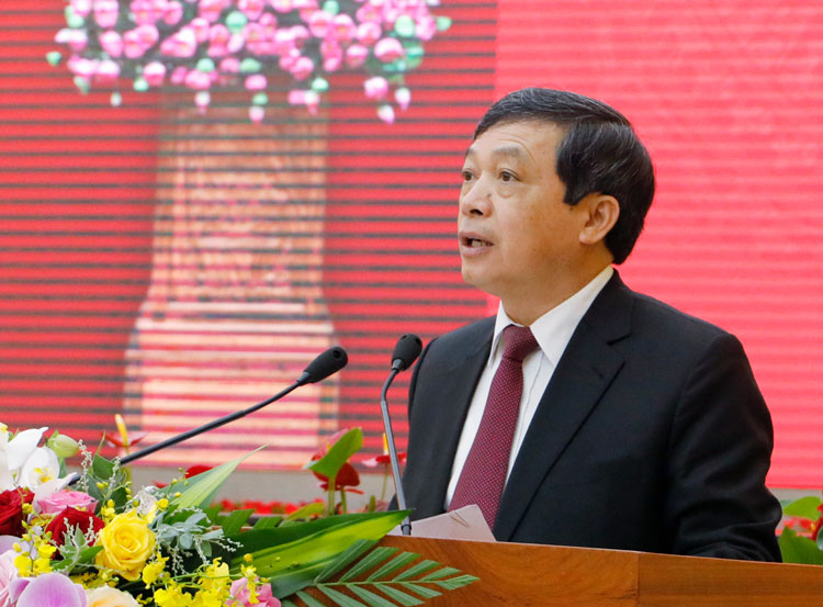 Chủ tịch UBND tỉnh Lâm Đồng Đoàn Văn Việt báo cáo tình hình thực hiện kế hoạch kinh tế xã hội