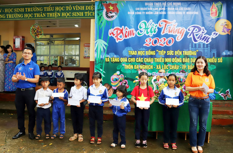 Chi đoàn Báo Lâm Đồng tổ chức Vui hội Trăng rằm cùng thiếu nhi đồng bào DTTS thôn Đạ Nghịch