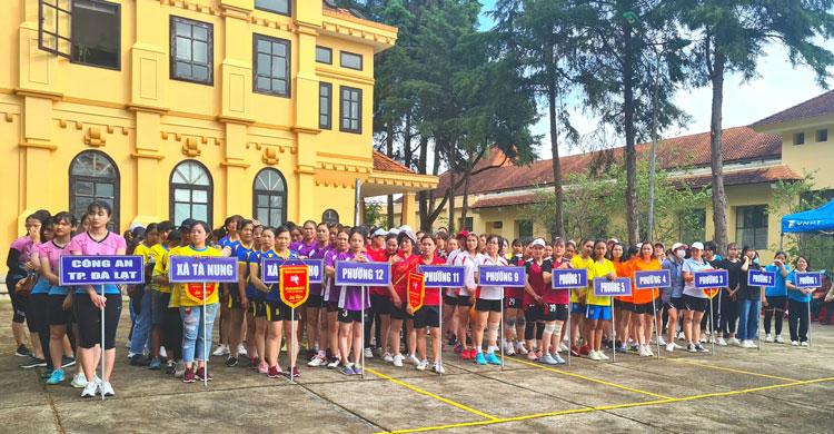 Đà Lạt: 140 nữ vận động viên tham dự giải bóng chuyền hơi