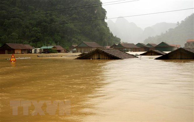 Miền Trung có mưa rất to, Quảng Bình-Quảng Nam ngập lụt sâu