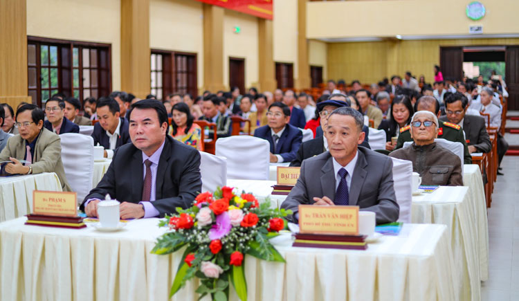 Lãnh đạo Tỉnh uỷ, UBND  tỉnh Lâm Đồng cùng đại diện các sở, ngành, địa phương tham dự lễ kỷ niệm