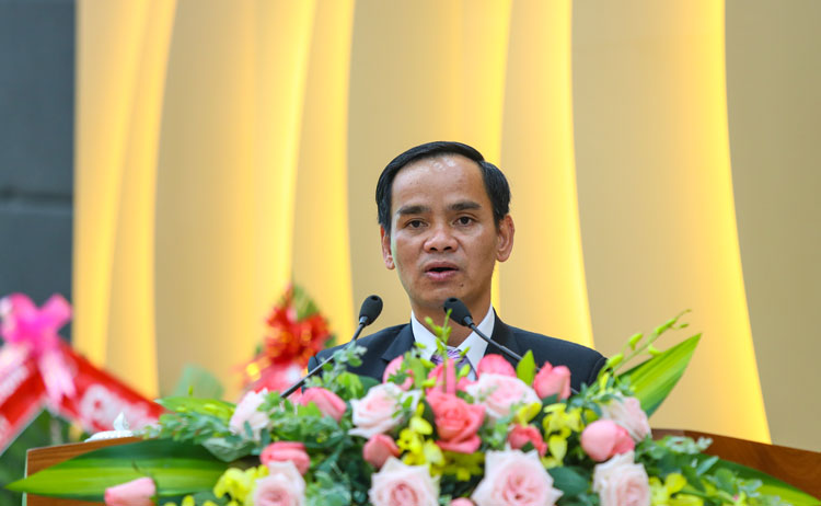 Đồng chí Đa Cát Vinh - Chủ tịch Hội Nông dân tỉnh Lâm Đồng đọc diễn văn kỷ niệm 90 năm ngày thành lập Hội