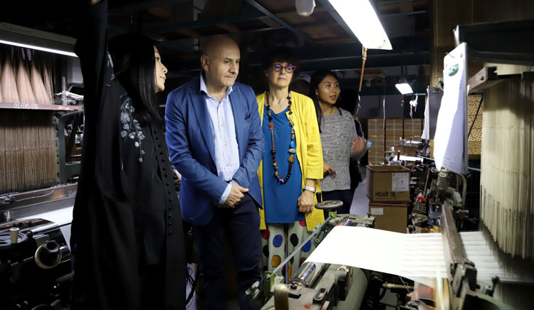 Ngài Antonio Alessandro và Phu nhân đến thăm Công ty dệt Viet Silk